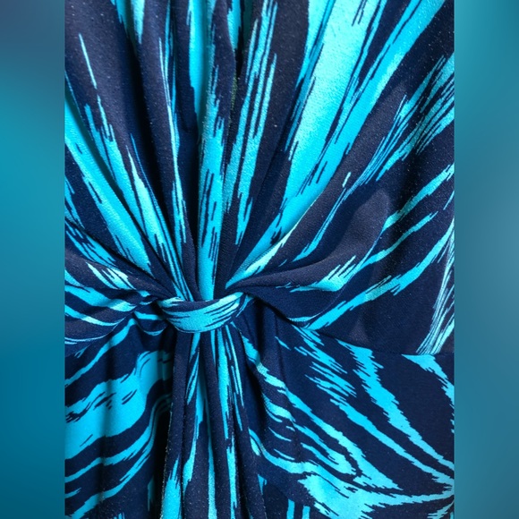 Daisy Fuentes Woman 3X Blue/Green & Black Batwing Blouse PF - Picture 4 of 6